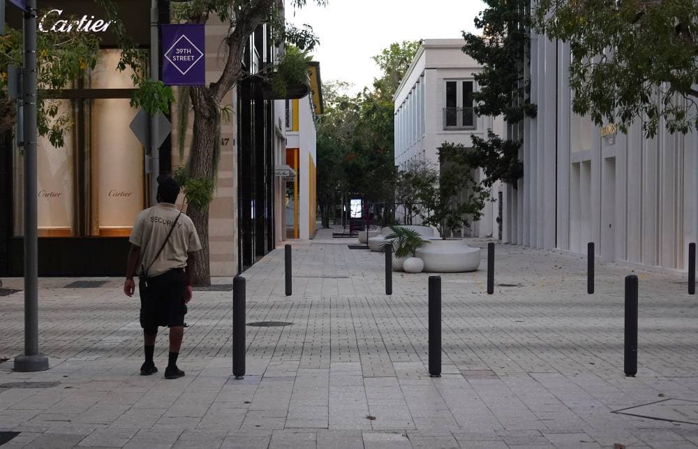 انتقل الاقتصاد الأمريكي سريعا من أفضل أشكاله منذ 50 عاما، إلى أسوأ وضع في التاريخ.