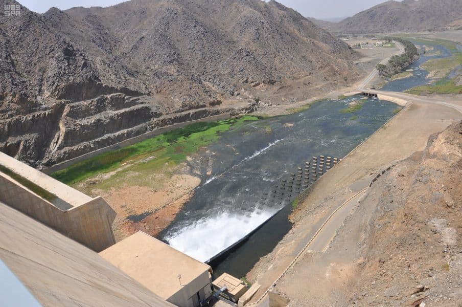 افتتاح بوابات سد وادي بيش في جازان لمدة شهر