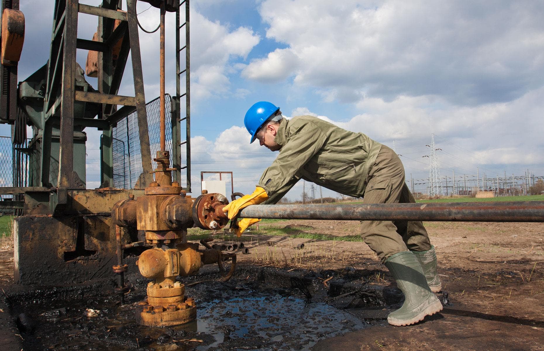 بدعم تخفيضات "أوبك+" .. أسعار النفط تنتعش