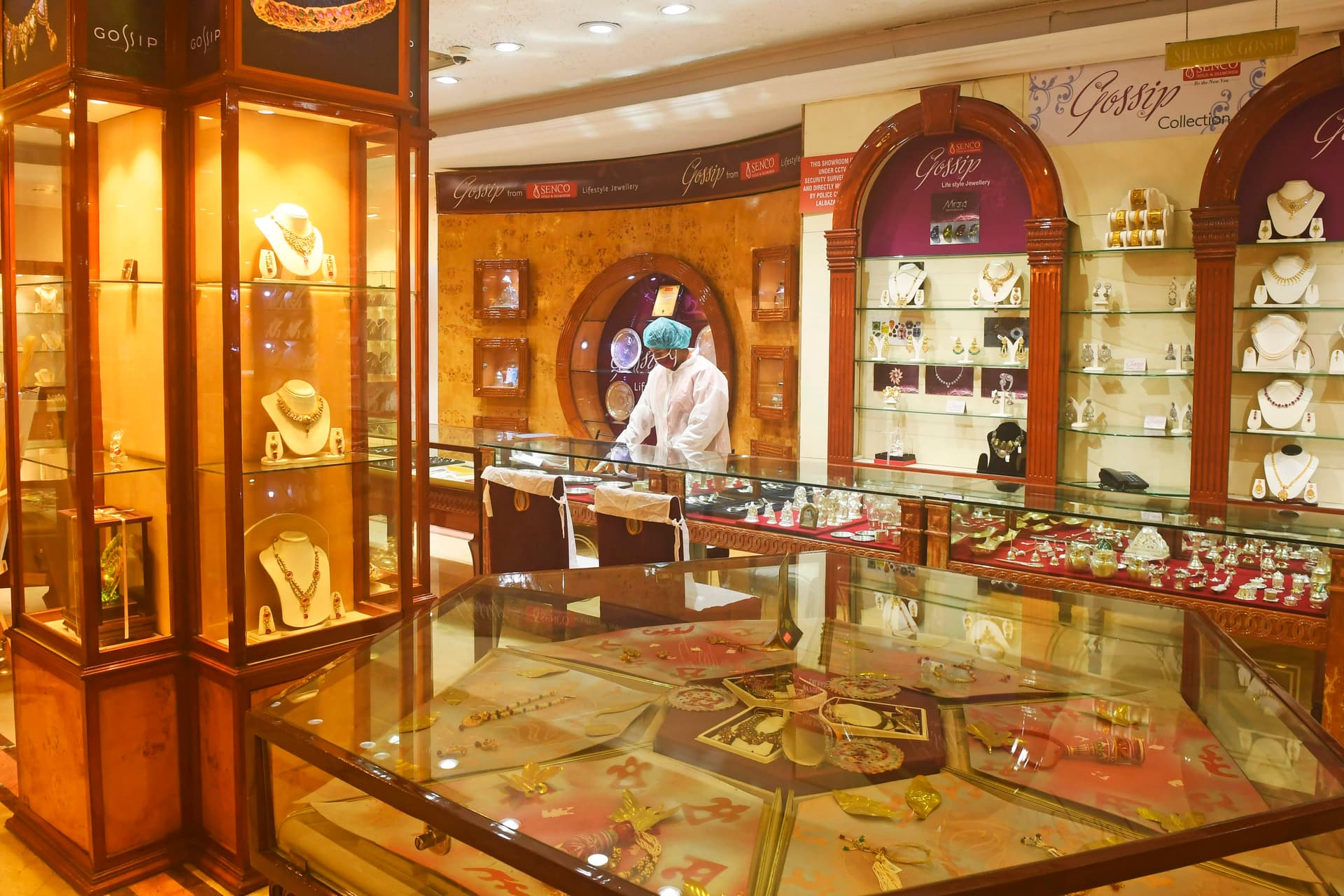 مخاوف كورونا تصعد بالذهب قرب أعلى مستوى في 8 سنوات