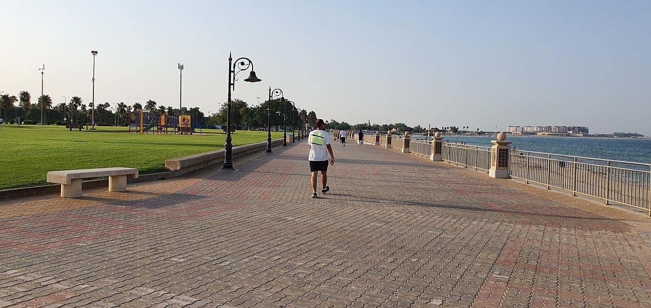  شواطئ مدينة الجبيل الصناعية تشهد توافد أعداد كبيرة من الزوار وسط إجراءات وتدابير احترازية 