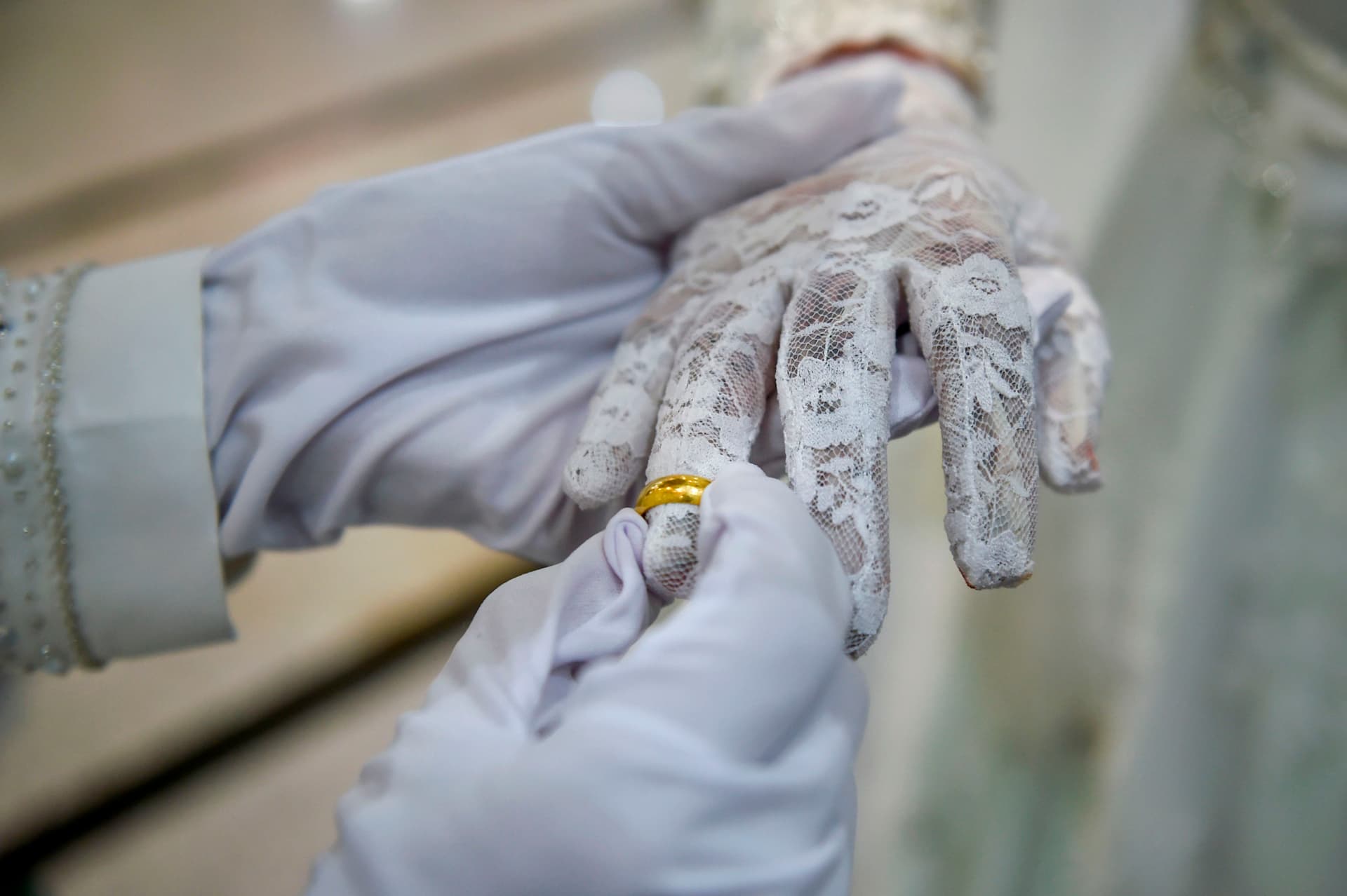 الزفاف في زمن "كورونا" .. تباعد اجتماعي وتدابير احترازية