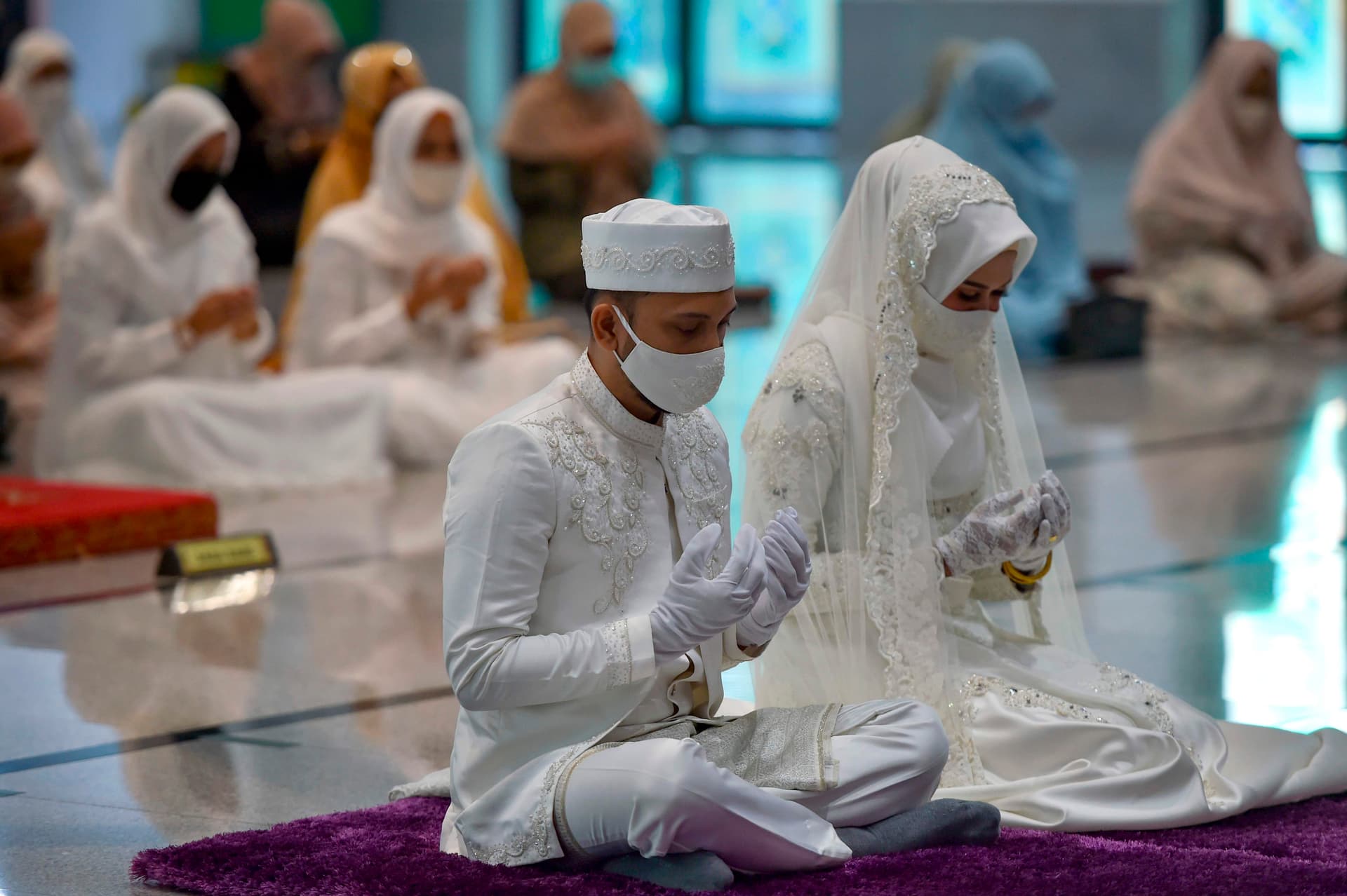 الزفاف في زمن "كورونا" .. تباعد اجتماعي وتدابير احترازية