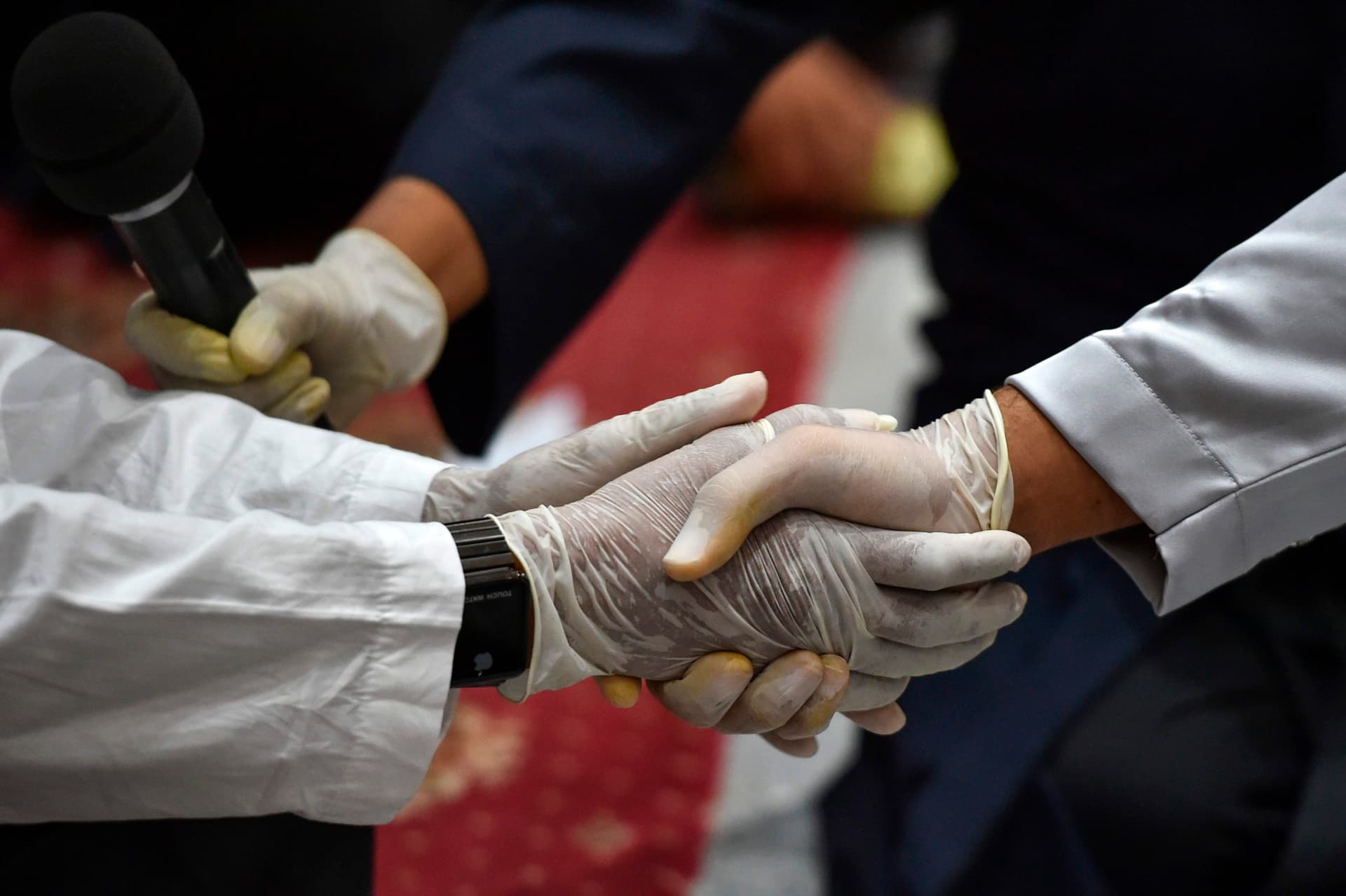 الزفاف في زمن "كورونا" .. تباعد اجتماعي وتدابير احترازية