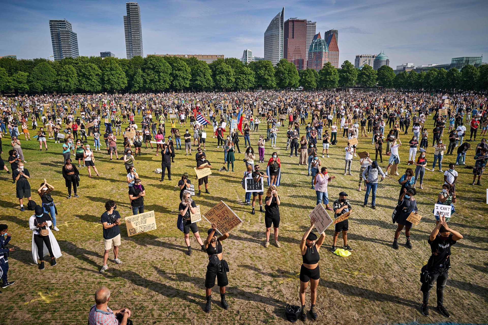 التظاهرات مستمرة في أمريكا رغم تهديدات ترمب