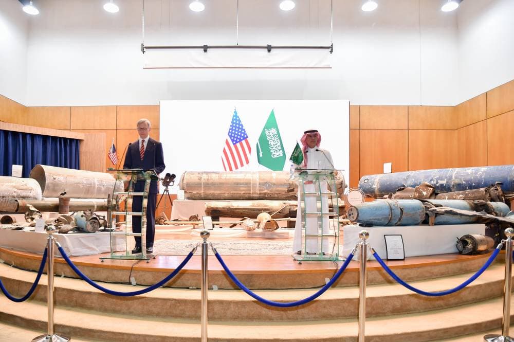 جانب من المؤتمر الصحفي الذي عقده الجبير وهوك أمس في الرياض. "واس"