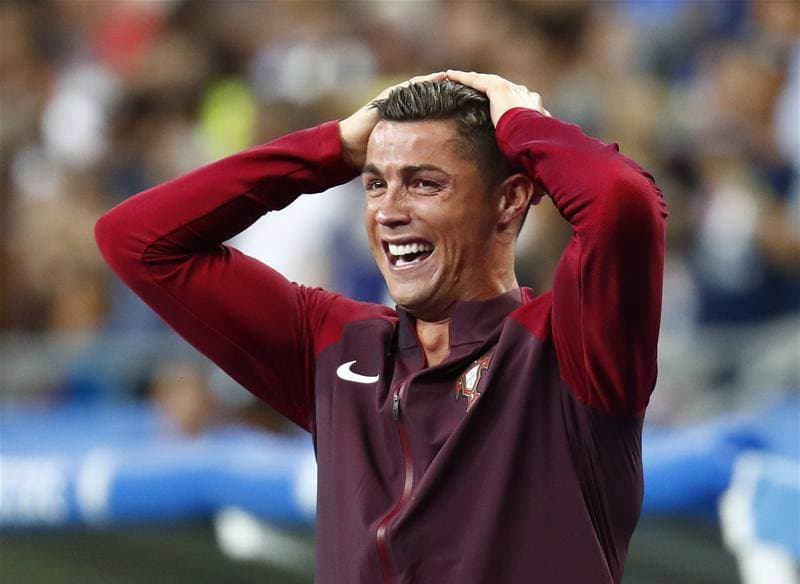 كريستيانو رونالدو .. أول لاعب كرة قدم في التاريخ يصبح "مليارديرا"