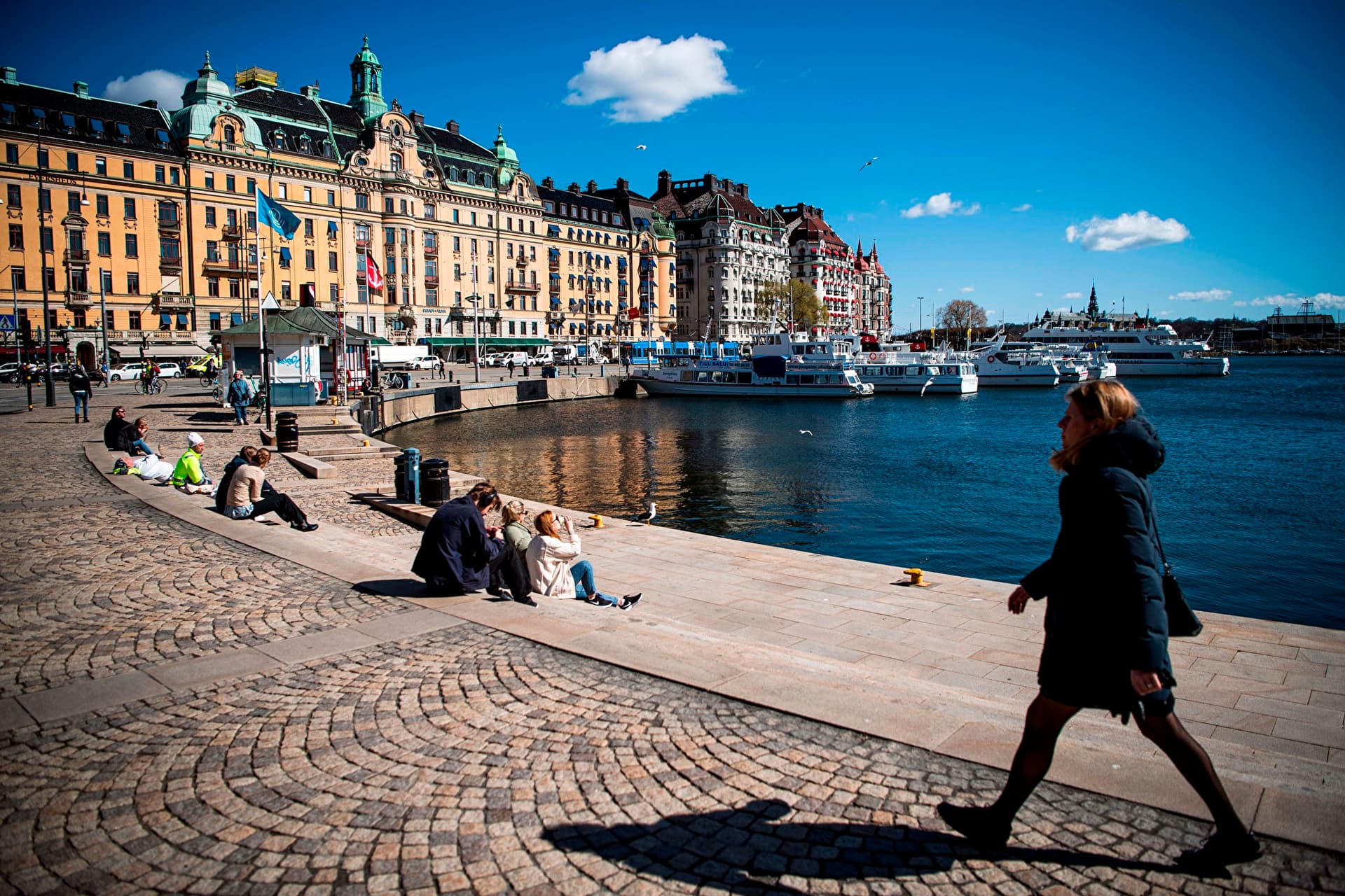 السويد تواجه انكماشا على الرغم من عدم فرض إغلاق لاحتواء كورونا