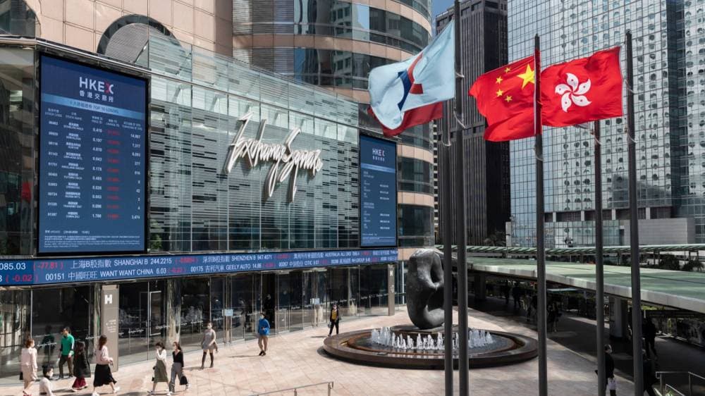 أصبحت هونج كونج أهم مركز مالي دولي بعد نيويورك ولندن.