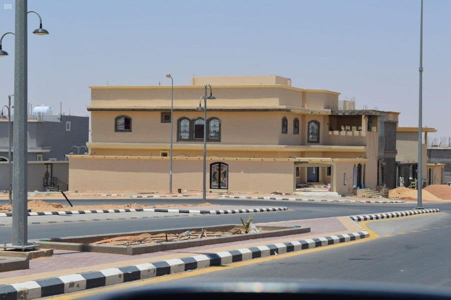  حركة بناء متقدمة في مخطط "إسكان عرعر" بعد اكتمال تسليمه لمستفيدي سكني