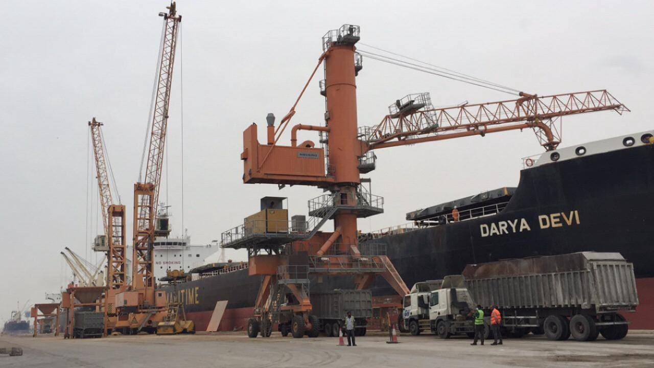 تعد الموانئ السعودية رافدا اقتصاديا هاما كما تلعب دوراً محورياً في  سلاسل الإمداد العالمي.