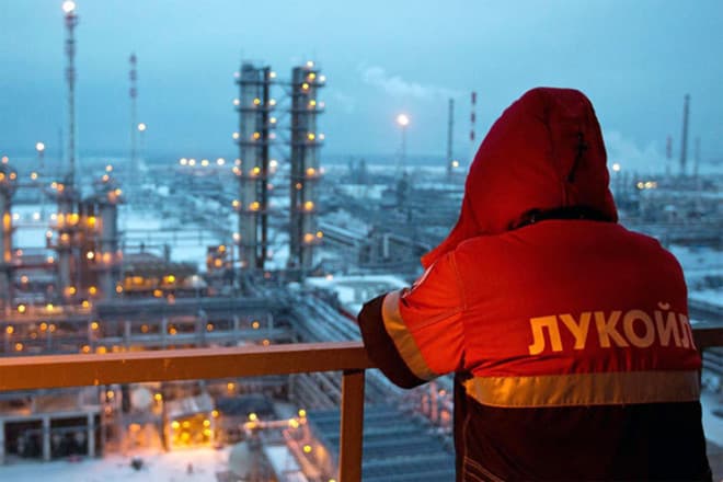 انخفاض إنتاج نفط روسيا إلى 9.32 مليون برميل يوميا في يونيو