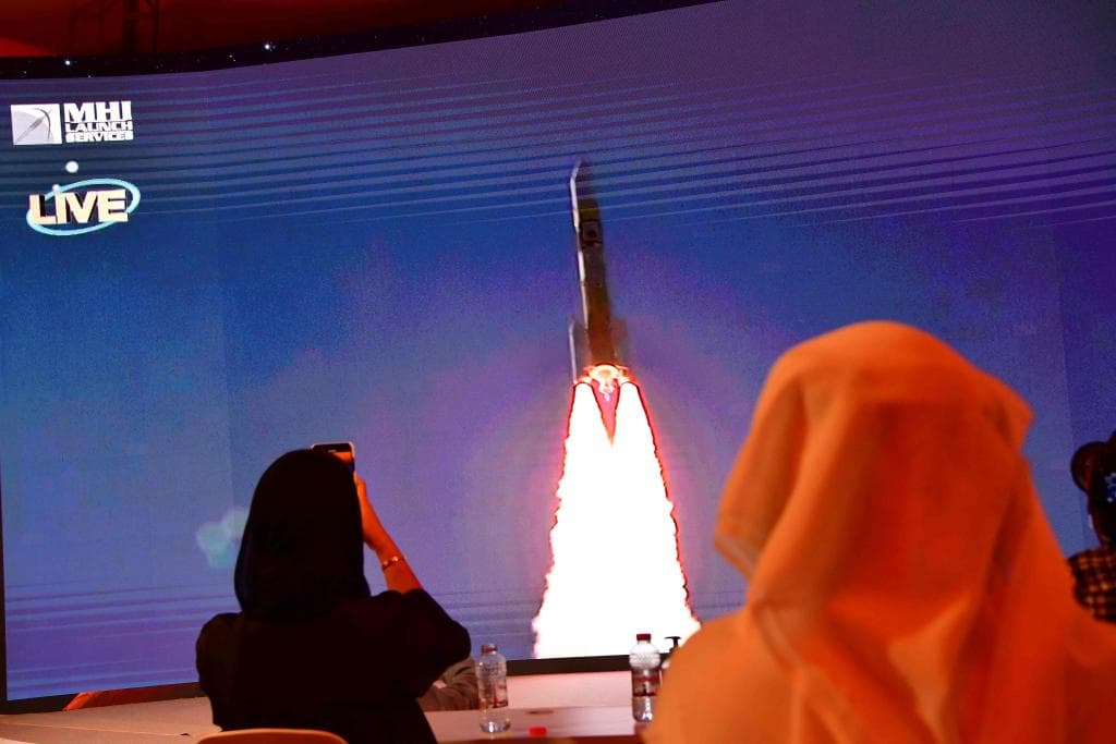 انطلاق أول مهمة عربية لاستكشاف المريخ من اليابان
