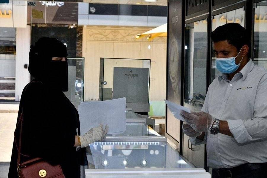 التزام المؤسسات العامة والخاصة بالإجراءات الاحترازية."واس"