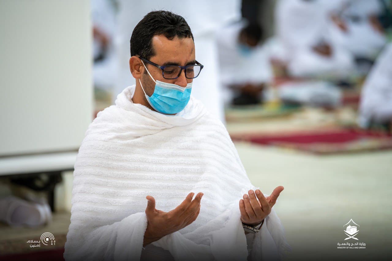 حجاج بيت الله الحرام يصلون إلى مشعر عرفات