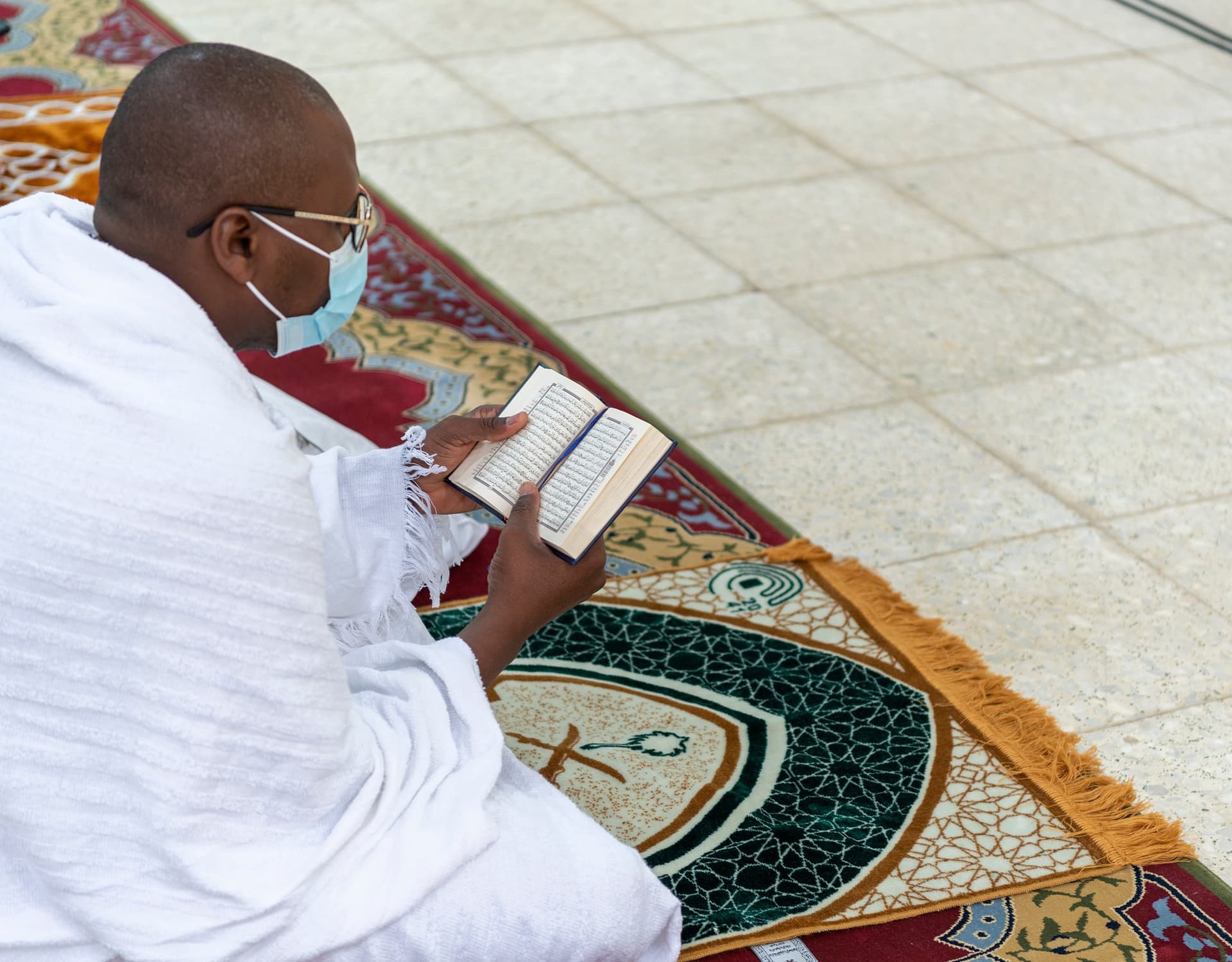 حجاج بيت الله الحرام يصلون إلى مشعر عرفات