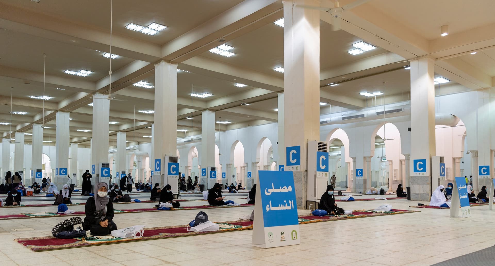 حجاج بيت الله الحرام يصلون إلى مشعر عرفات