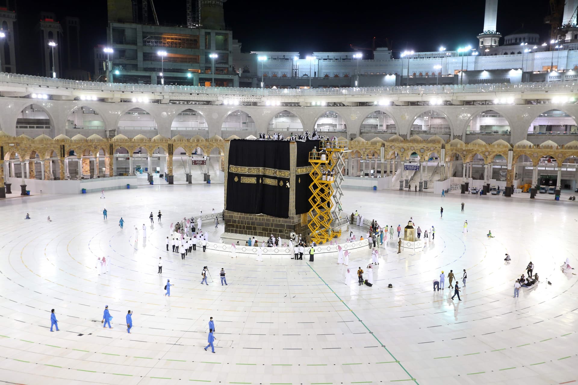 الجدعان: مشروعات توسعة المسجد الحرام في مقدمة اهتمام الملك سلمان