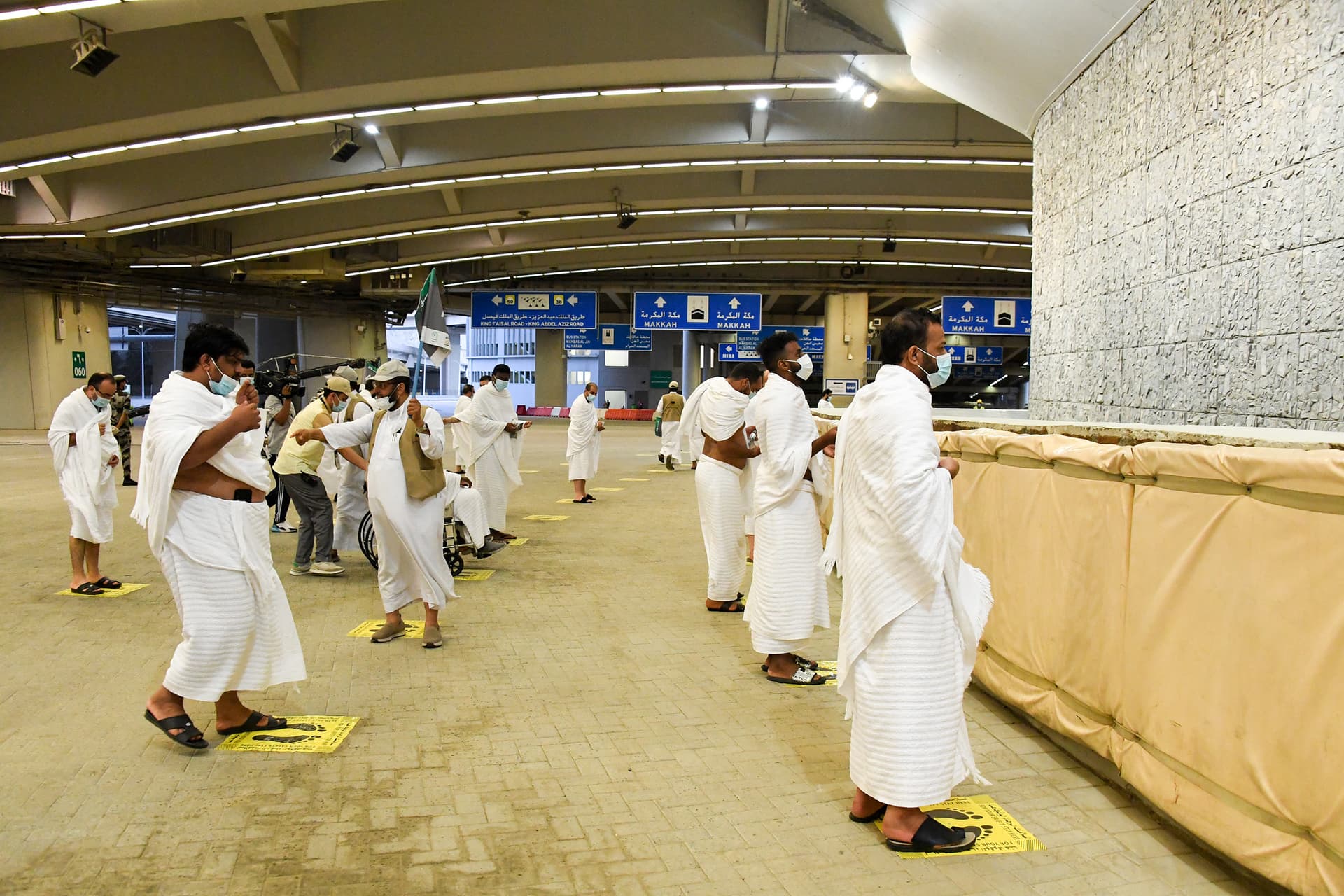 منى تستقبل حجاج بيت الله الحرام لرمي جمرة العقبة