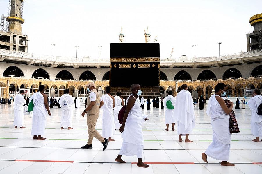 ضيوف الرحمن يؤدون طواف الإفاضة بالمسجد الحرام وسط أجواء إيمانية