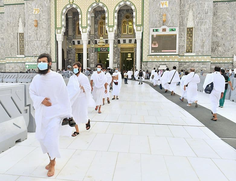 ضيوف الرحمن يؤدون طواف الإفاضة بالمسجد الحرام وسط أجواء إيمانية