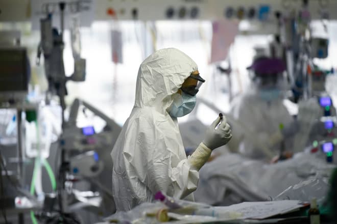 فرنسا تسجل أكثر من 1300 إصابة جديدة بكورونا لليوم الثالث على التوالي