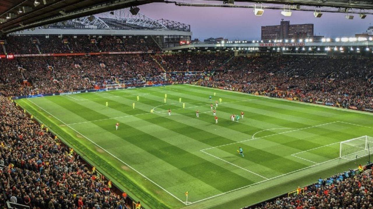 غياب الجماهير عن الملاعب يعني خسارة أندية الدوري الإنجليزي الممتاز مئات الملايين من الجنيهات.