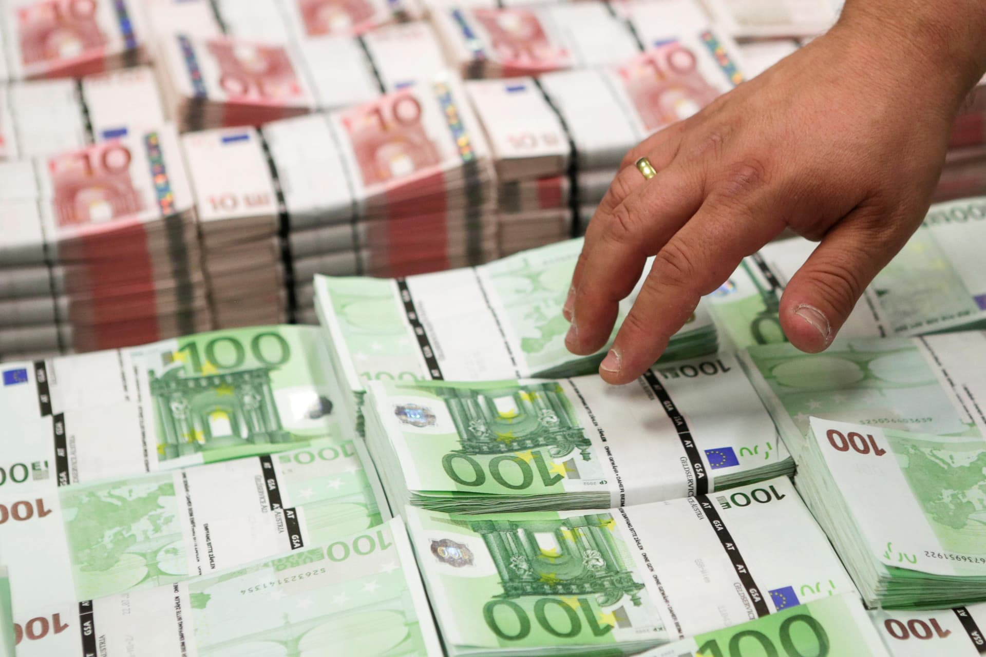 للشهر الثالث على التوالي .. معنويات مستثمري منطقة اليورو ترتفع في يوليو