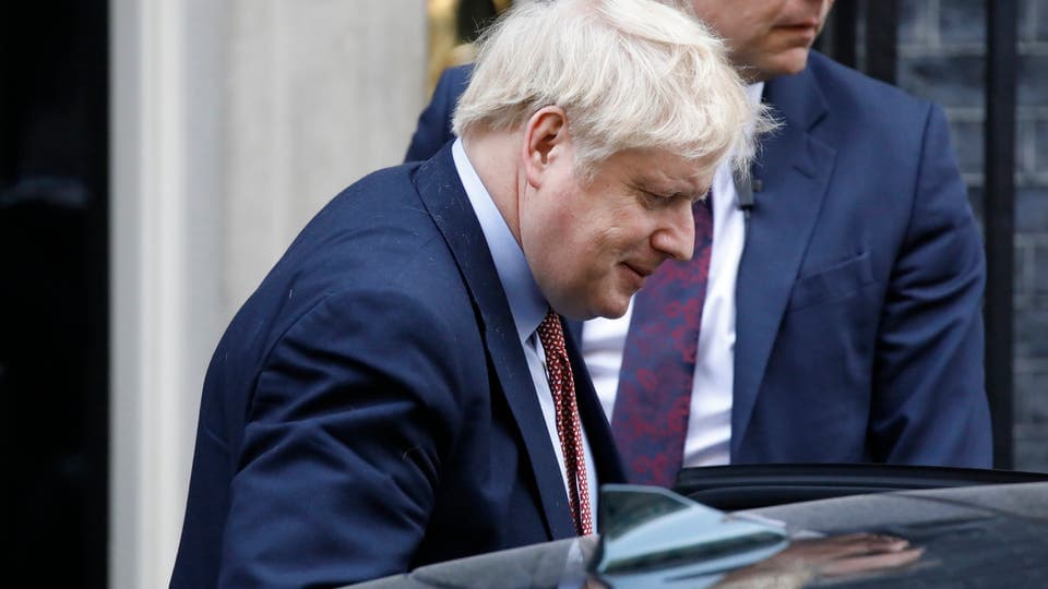 جونسون: أتحمل المسؤولة كاملة عن استجابة الحكومة لتفشي كورونا