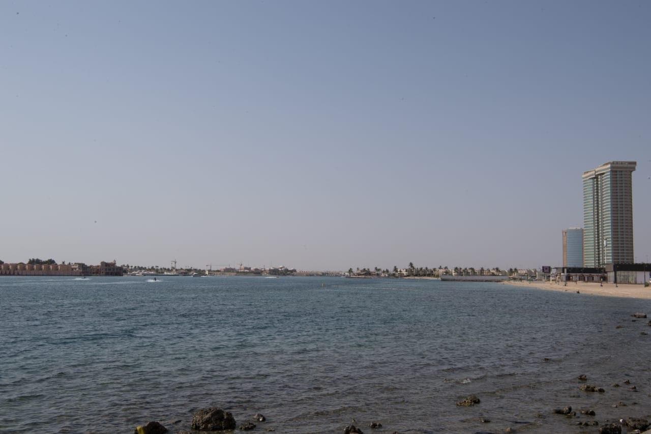 من الوجهات السياحية في المملكة .. خليج أبحر صفاء الماء ونقاء الهواء