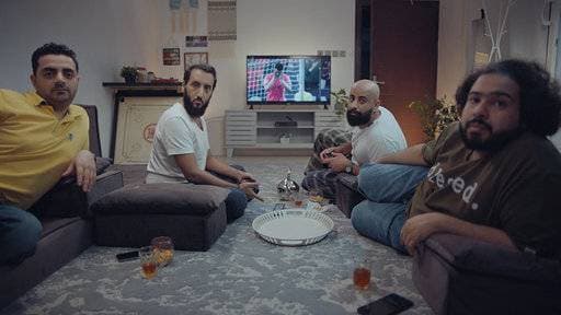 مشهد من العمل.