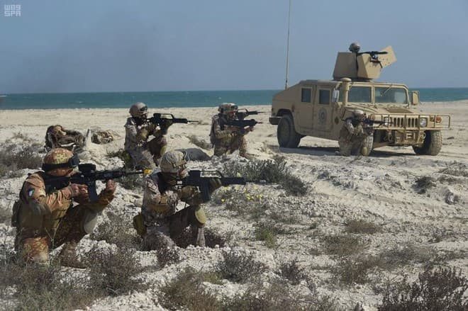 استثناء العسكريين المشاركين فعليا في الحرب أو العمليات الحربية من إجرائي المنع من السفر والحبس 