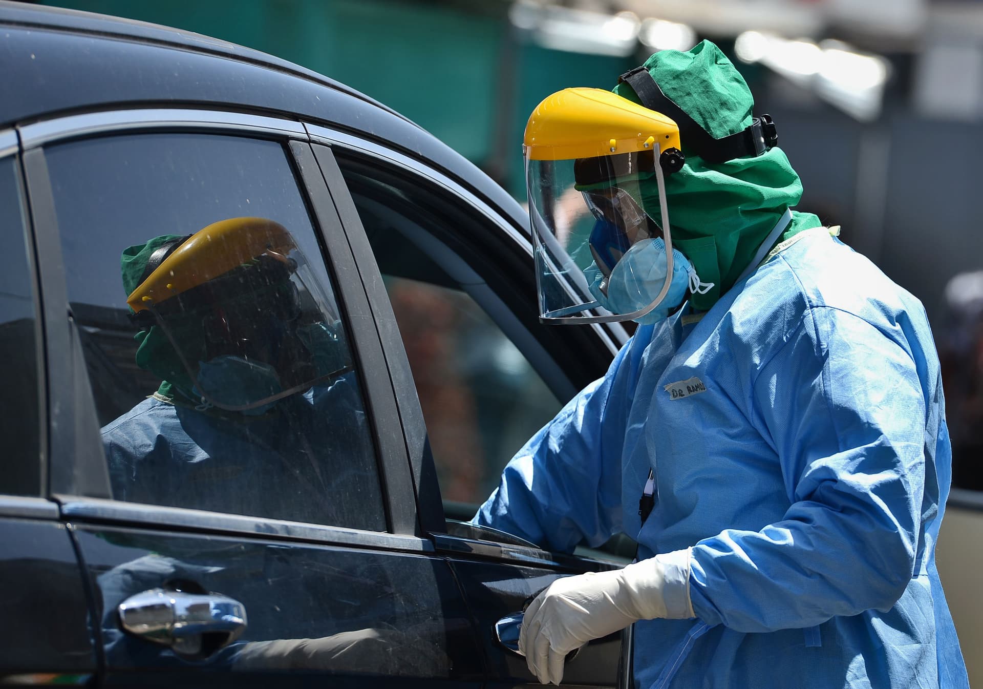 معركة تطوير لقاحات تنطلق والاقتصادات تتراجع على وقع انتشار "كوفيد-19"