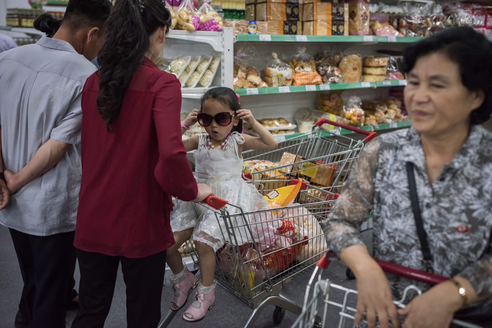 معركة تطوير لقاحات تنطلق والاقتصادات تتراجع على وقع انتشار "كوفيد-19"