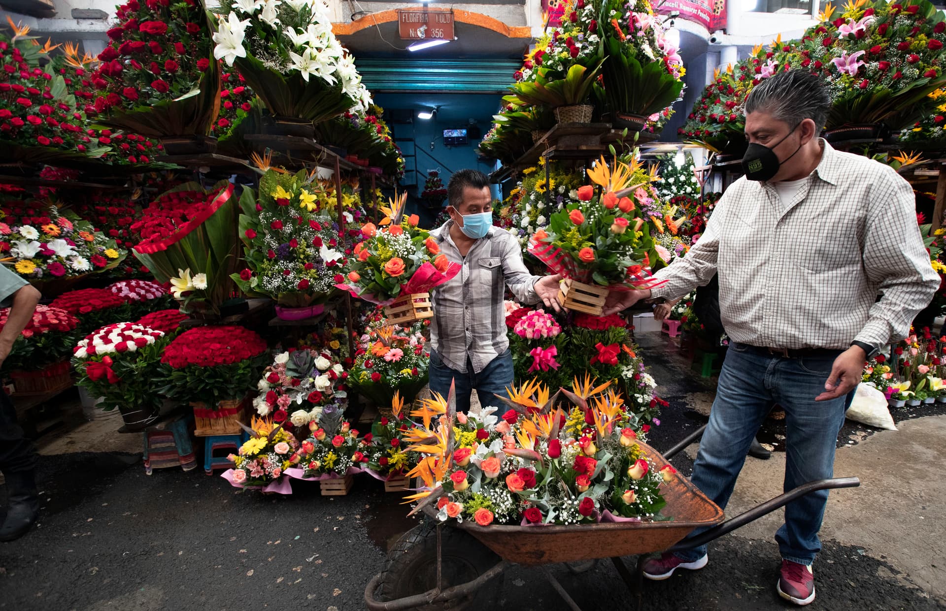 معركة تطوير لقاحات تنطلق والاقتصادات تتراجع على وقع انتشار "كوفيد-19"