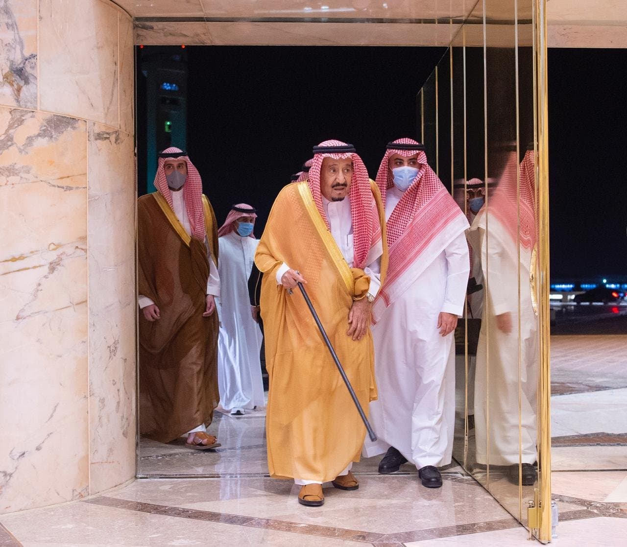 الملك سلمان يصل إلى نيوم لقضاء بعض الوقت للراحة والاستجمام 