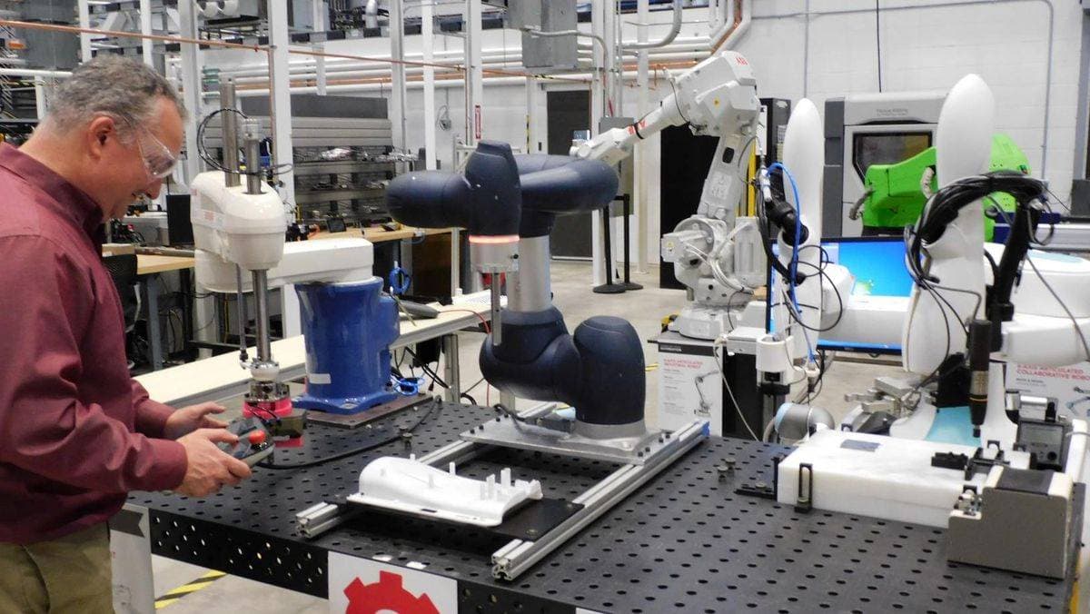 «فيتش» تخفض تصنيف الآفاق الاقتصادية للولايات المتحدة من مستقرة إلى سلبية