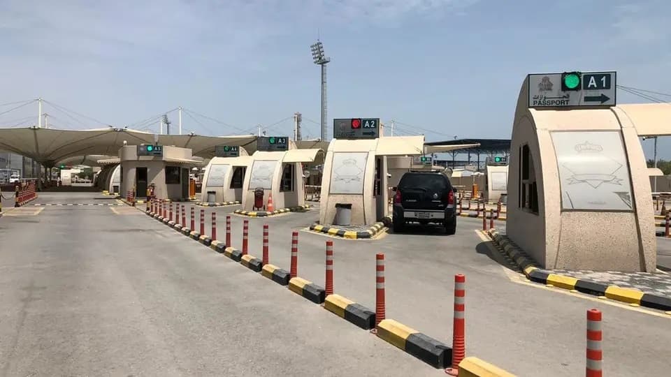 السماح بدخول المواطنين وأسرهم والعمالة المنزلية المرافقة عبر المنافذ البرية