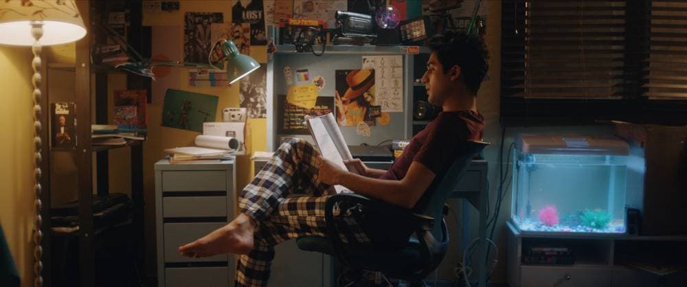 مشهد من العمل.