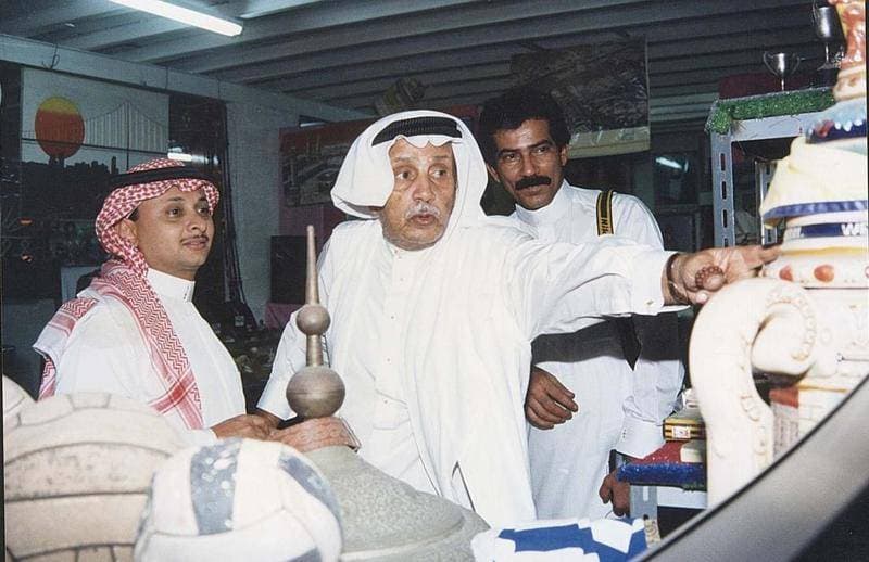 شغوف باقتناء التراث وتقديمه.