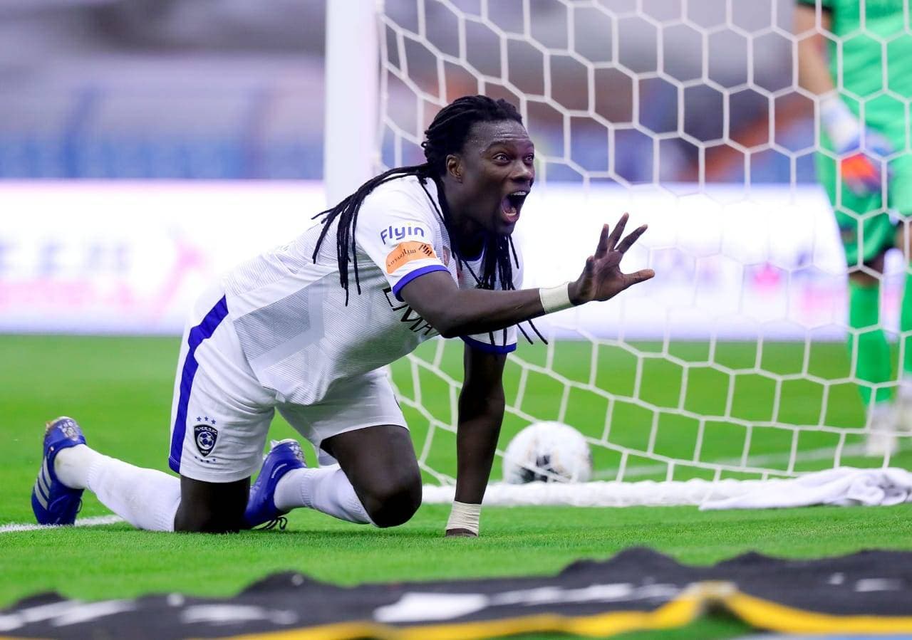 جوميز محتفلا بهدف الهلال. تصوير: علي الظاهري - "الاقتصادية"