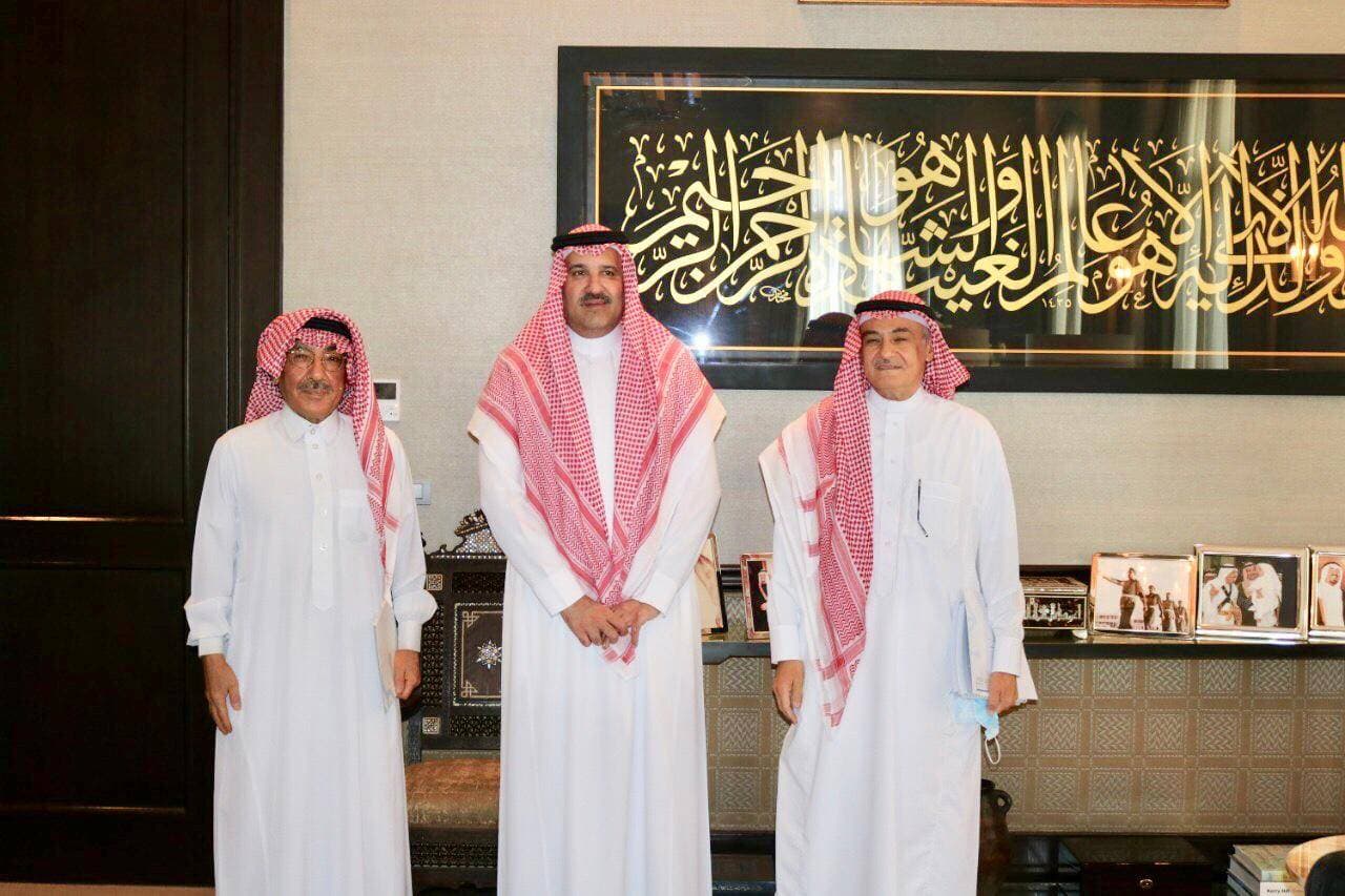 الأمير فيصل بن سلمان خلال الاستقبال. 