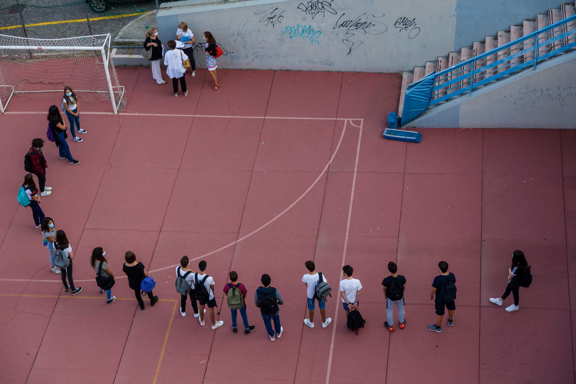 مدارس إيطاليا تفتح أبوابها اليوم بعد ستة أشهر من الإغلاق بسبب كورونا 