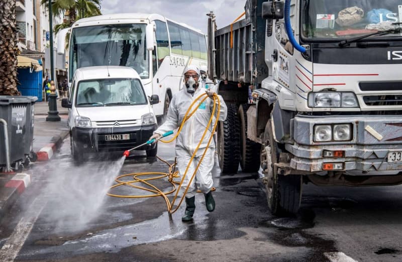  عمال التنظيف يجازفون بحياتهم للتصدي لكورونا