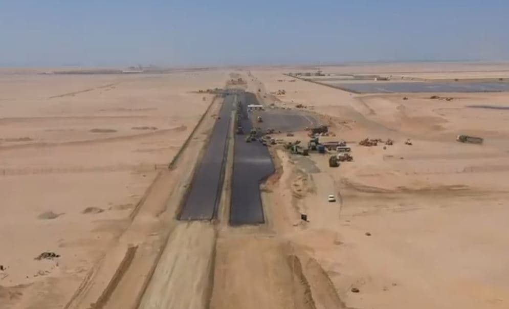 يصل طولها إلى 80 كم .. "البحر الأحمر" ينجز أول كيلو متر من شبكة طرقه