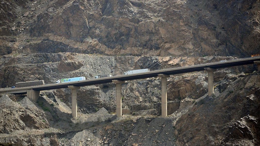 ستة آلاف كيلو متر تختصر قصة طرق عسير خلال ثمانية عقود