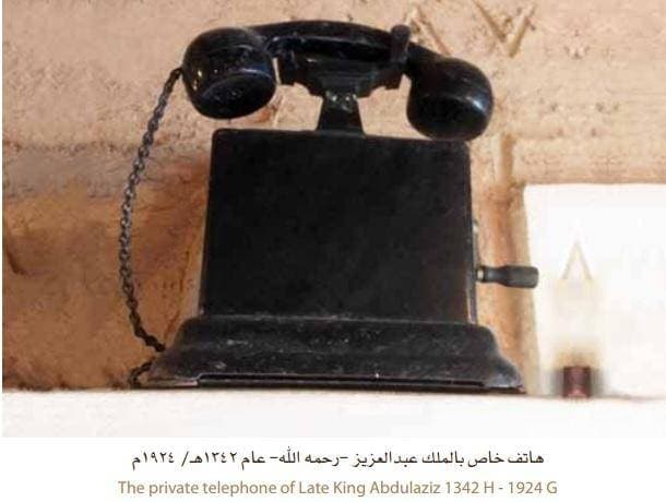 الهاتف الثابت والمتغيرات .. حين تلاشت حرارة الخطوط