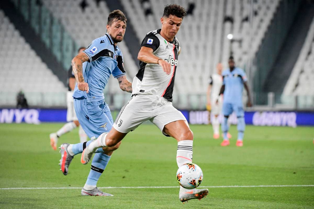 "كورونا" يلقي بظلاله على الدوري الإيطالي 