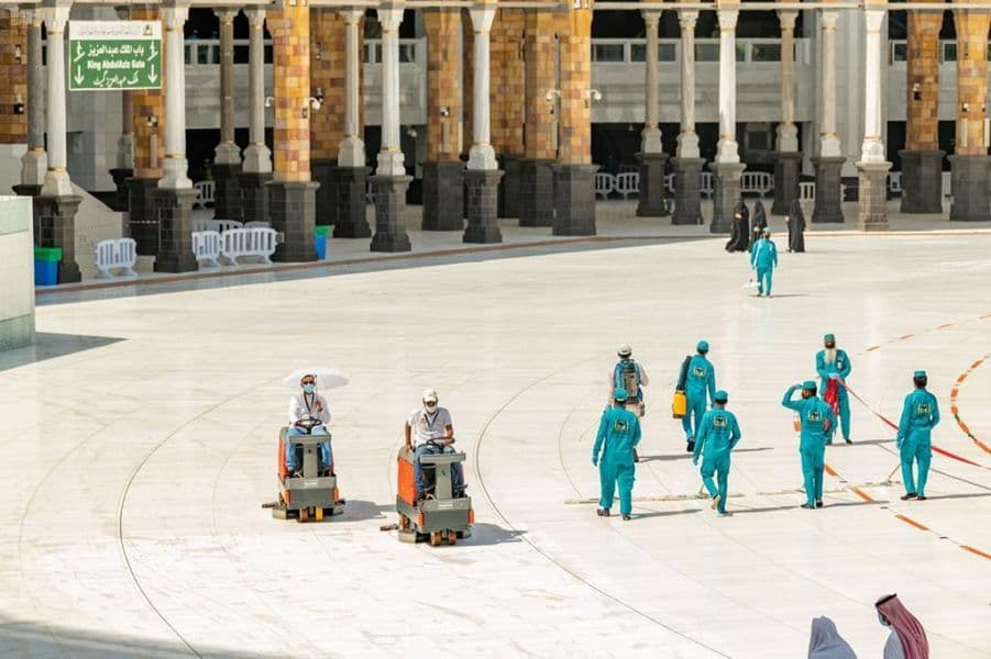 تجنيد أكثر من 4 آلاف عامل لتطهير وتعطير المسجد الحرام