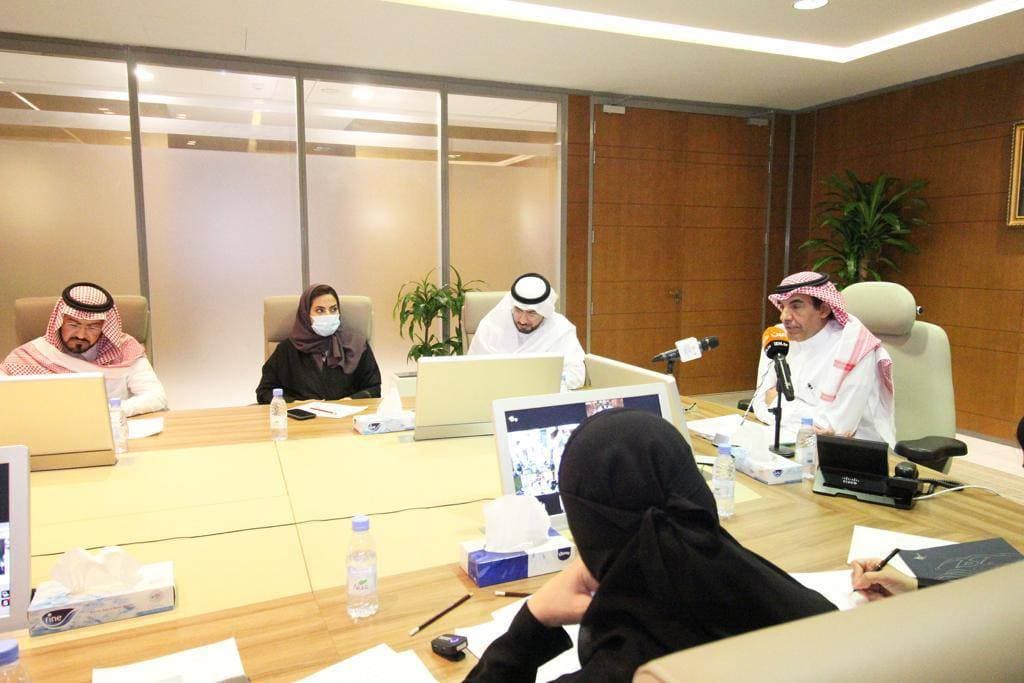 د.عبدالرحمن العاصمي خلال ملتقى التعليم عن بعد.